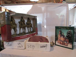 lot 101 image: Christmas Lot