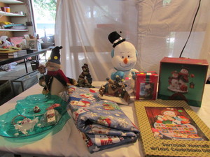 lot 102 image: Christmas Lot