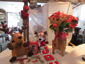 lot 104 image: Christmas- Winter Lot