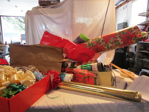 lot 105 image: Gift Wrap