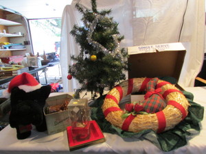 lot 106 image: Christmas Lot