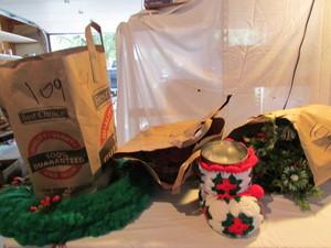 lot 109 image: Christmas Items