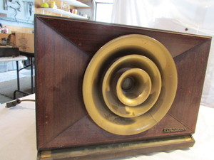lot 142 image: Vintage Radio