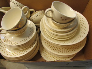 lot 171 image: Vintage Dishes