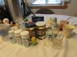 lot 172 image: Dcor Items