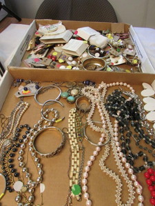 lot 187 image: Costume Jewelry