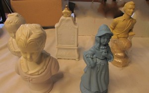 lot 191 image: Avon Collectibles