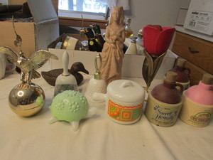 lot 193 image: Avon Collectibles