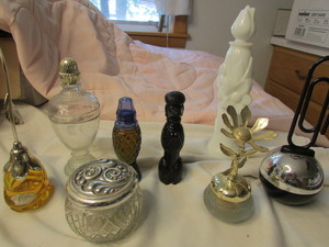 lot 196 image: Avon Collectibles