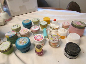 lot 199 image: Avon Collectibles