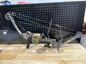 Martin Bow, Sight, Quiver