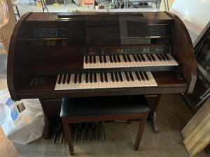 lot 3 image: Encore Organ and Music Books