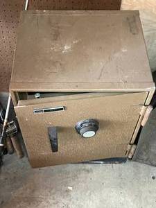 lot 32 image: Montgomery Ward Safe