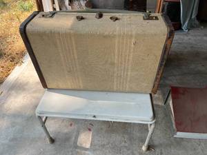 lot 62 image: Adjustable Stool & Vintage Suitcase