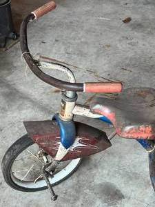 lot 73 image: Vintage Evans Tricycle