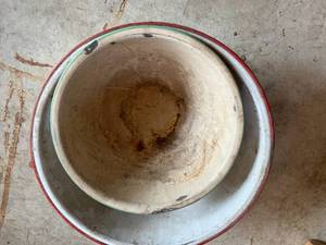 lot 89 image: 2 Vintage Bowls