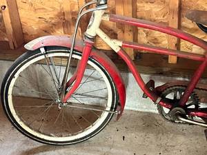 lot 98 image: Vintage Red  White Columbia Bike