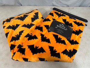 lot 50B image: New Halloween Plush Throw Blanket