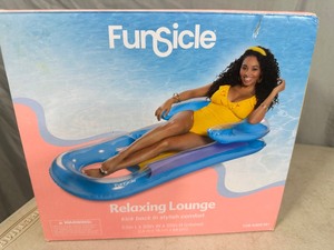 lot 64 image: New Pool Lounger Float