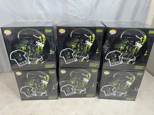 lot 65 image: 6 New Alien 40th Anniversary Funko Pop Size Large and Small T-Shirt Collector Sets