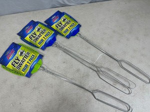 lot 82 image: 6 New Fly Swatters