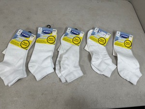lot 97 image: 5 New Pairs of Dr. Scholls Diabetic and Circulatory Socks