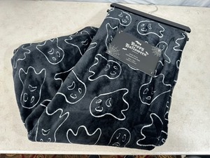 lot 140 image: New Halloween Plush Throw Blanket