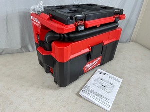 lot 10 image: Brand New Milwaukee M18 18-Volt Packout 2.5 Gallon WetDry Vacuum