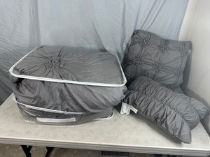 lot 18 image: New 8 Piece Queen Size Bed Set