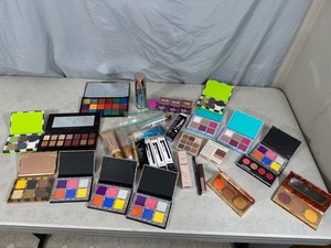 lot 39 image: New and Pre-Owned Makeup