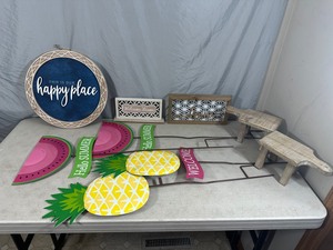 lot 50 image: Assorted New Home Decoration