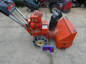 Gilson snow blower with Briggs engine. Needs a little tlc. Oil plug is missing. As shown.