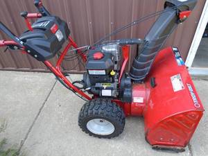Troy Bilt storm 3090 snow blower. Used in good ncondition. 30 wide. Finger steering. Approx $1500 new. As shown. THIS ITEM HAS A RESERVE.