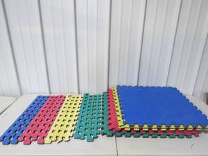 Mixed Lot of Interlocking Floor Squares with Edge Pieces