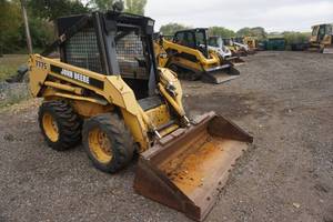 lot 9 image: Late 1990s John Deere Model 7775 Skid Loader Skid Steer
