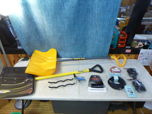 lot 69 image: Garage Items