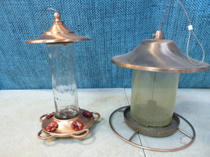 lot 77 image: 2 Bird Feeders