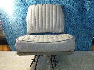 lot 97 image: Deluxe Padded Boat Seat