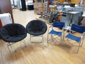 lot 102 image: 4 Folding Chairs