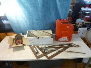 lot 112 image: Garage Items