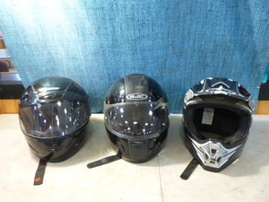 lot 113 image: 3 Snowmobile Helmets