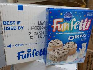 12 ct Boxes Pillsbury Funfetti Cake...
