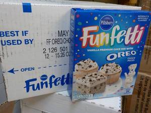 12 ct Boxes Pillsbury Funfetti Cake...