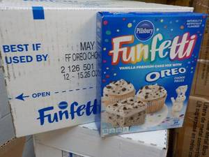 12 ct Boxes Pillsbury Funfetti Cake...