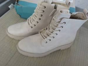 Toms size 8 Work Boots...