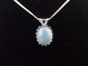 lot 5 image: .925 Sterling Silver Chalcedony Cabochon Pendant Necklace