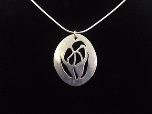 lot 29 image: .925 Sterling Silver Flower Silhouette Pendant Necklace
