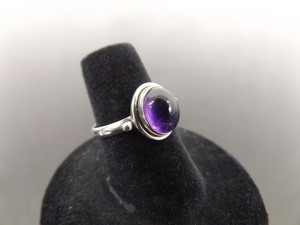lot 69 image: .925 Sterling Silver Amethyst Cabochon Ring Size 5.75