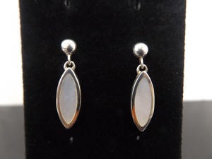 lot 93 image: .925 Sterling Silver Inlayed Mother of Pearl Dangle Post Earrings
