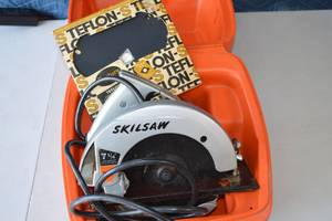 lot 7 image: Skillsaw 7 14 Power Circular Saw with Teflon-Steel Blade